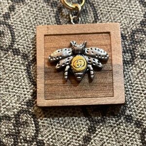 💋🎁Wooden Bee Pendant gold bracelet with Silver Accents and brushed gold bee sign